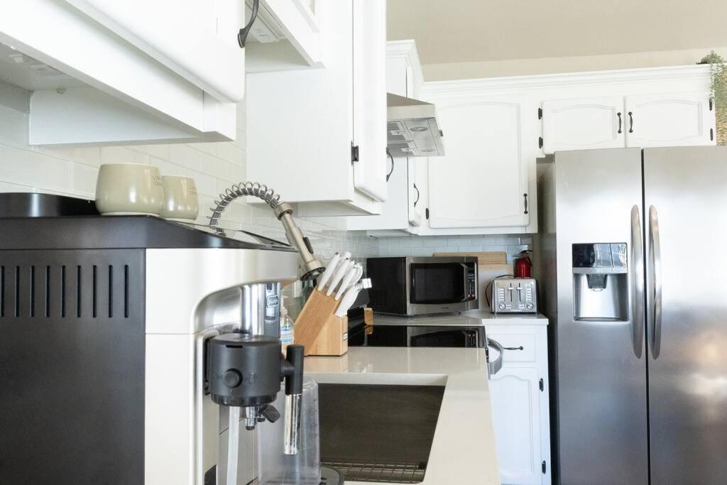 Waddle On Inn- Hot Tub, Pet Friendly, Fully Fenced, 5 Blocks To Beach! Ocean Park 외부 사진